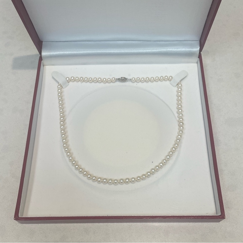 Elegant Pearl Necklace